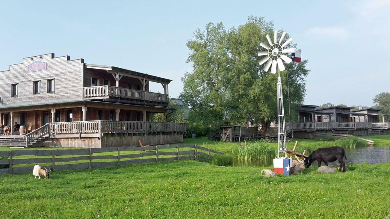 Horse Lake Ranch Neuendorf  Exterior foto