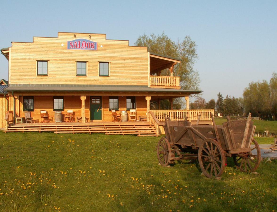 Horse Lake Ranch Neuendorf  Exterior foto